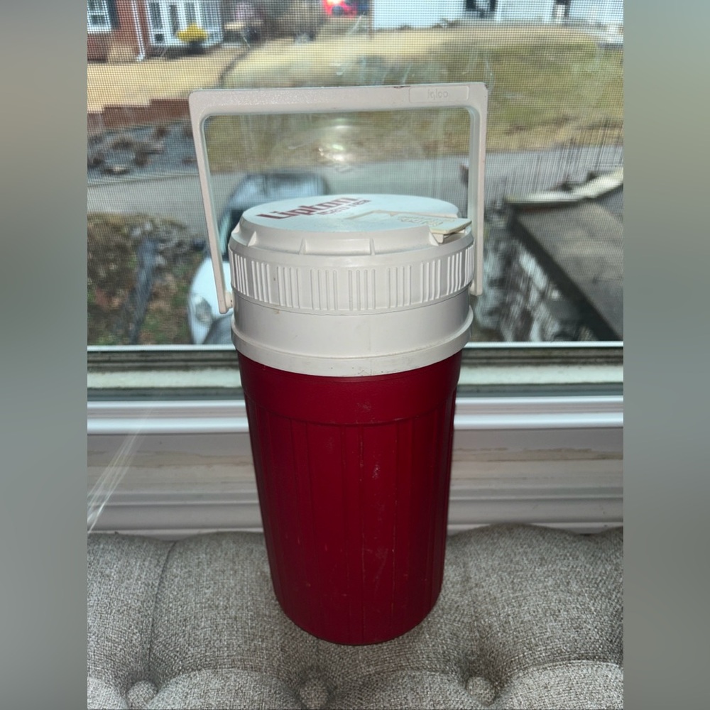 VTG Lipton Iced Tea 2 Qt, 1/2 Gallon Water Jug Igloo Insulated Cooler